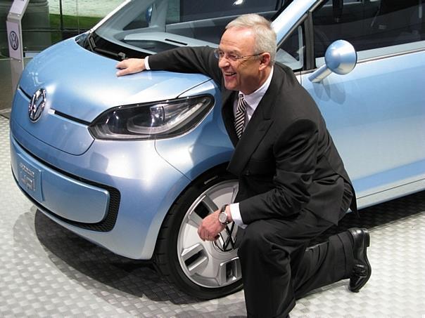 VW-Konzernchef Prof. Martin Winterkorn am Rande der Jahresbilanz-Pressekonferenz am Up!-Concept-Car. Foto: UnitedPictures